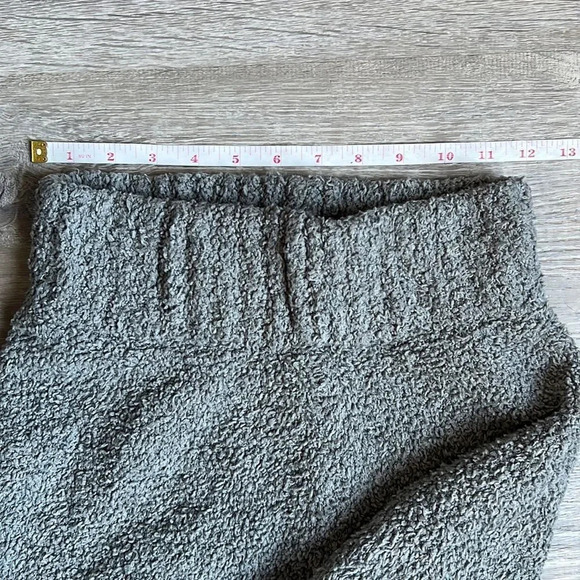 SKIMS Cozy Boucle Knitted Fleece Shorts - Picture 6 of 8